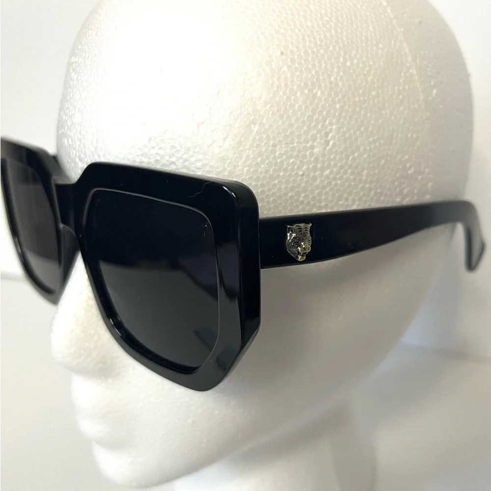 Retro Oversized Square Frame Sunglasses Black Silver Tone Tiger Embellishment